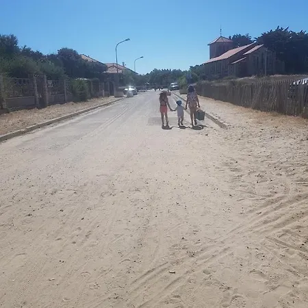 بيت للعطل Des Louisettes Et Paulin 300m De La *